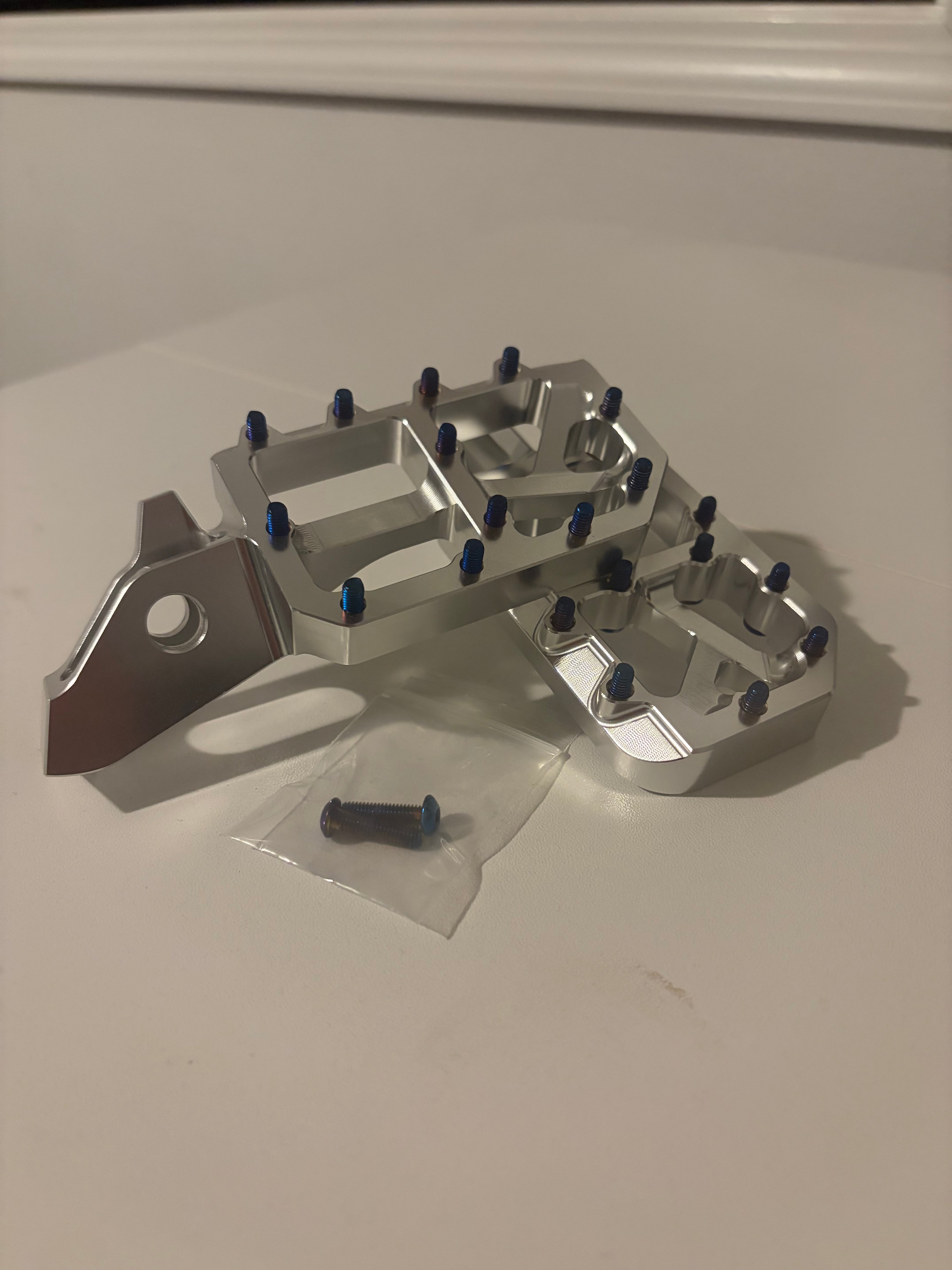 Surron ultra bee pegs